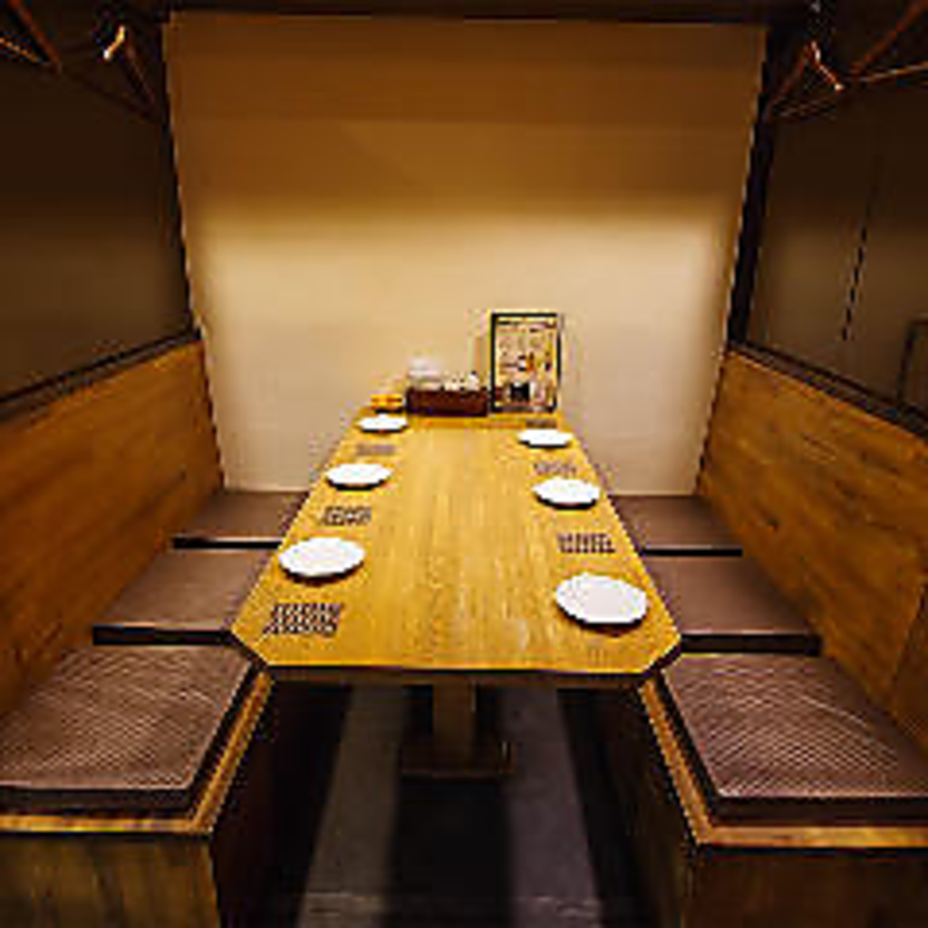 【テーブル席】3～４名席、４～６名席、少人数の飲み会に☆