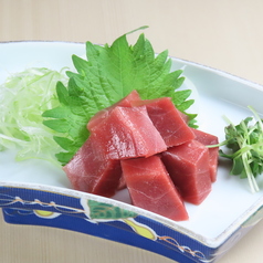 マグロのぶつ切り刺し