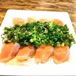 肉、野菜もいいけど・・・　レバ刺しのような生サーモン！