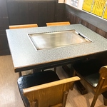 鉄板を囲んで、美味しいお食事をお楽しみいただけます！出来たて熱々の絶品料理をご堪能くださいませ