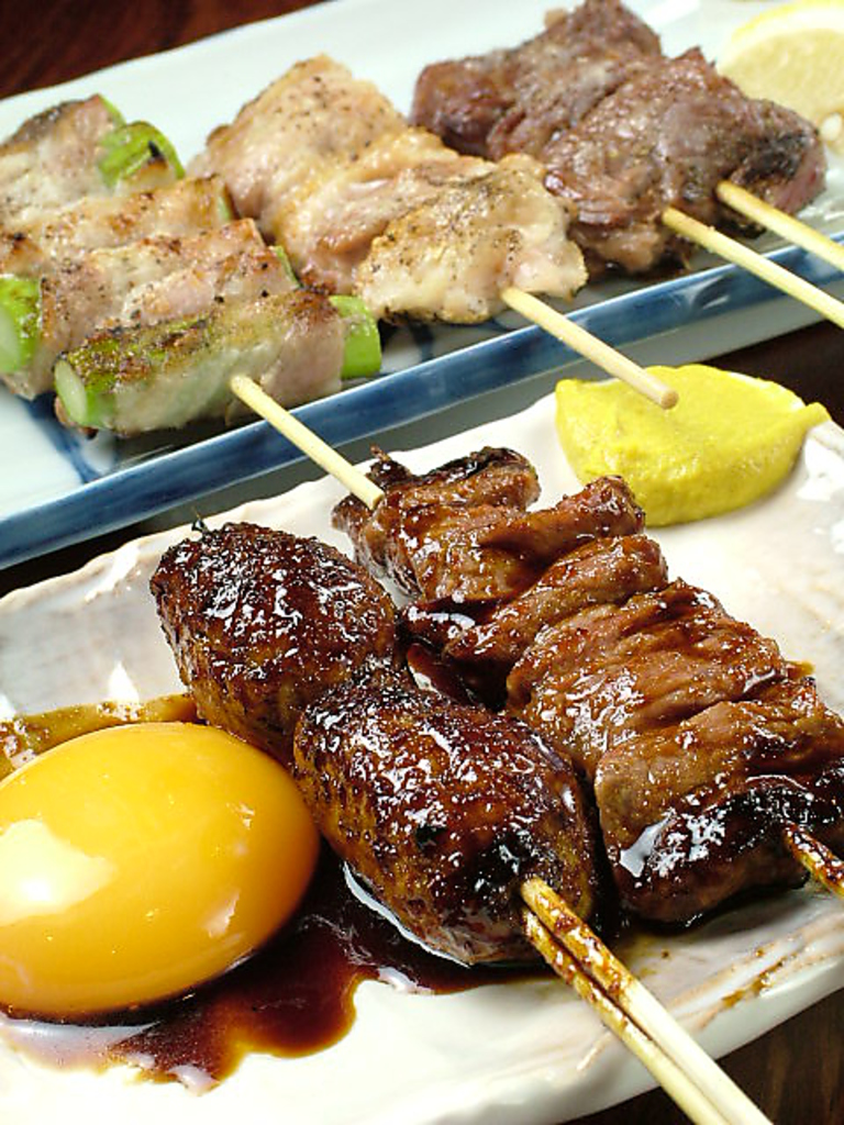 【肉】はもちろん【炭】【塩】にもこだわった、月忠自慢の串焼きメニュー