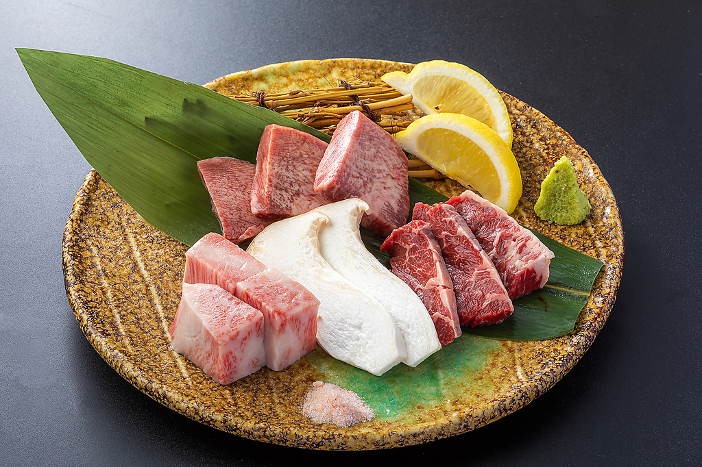厳選された肉の旨味を堪能！当店は仕入れにこだわり、厳選されたお肉を使用しています