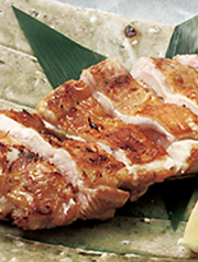 【料理長お薦め】健味鶏 もも肉の一枚焼き 3種のソース添え