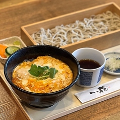 親子丼と蕎麦（せいろ または　かけ）