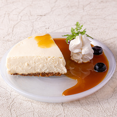 豆乳レアチーズケーキ　塩キャラメルソース