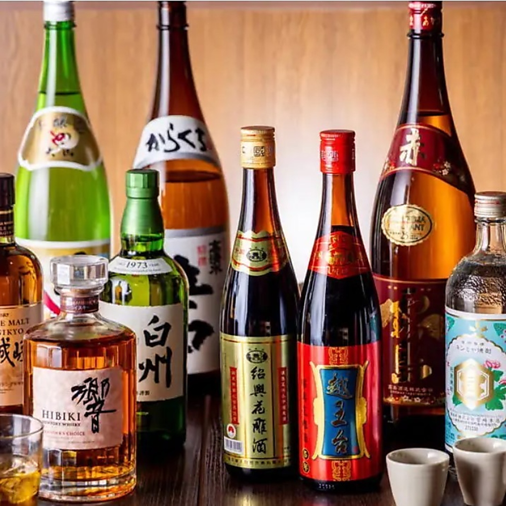 料理に合わせた豊富な種類のお酒を揃えて皆様のご来店をお待ちしております。至福の一杯を提供します