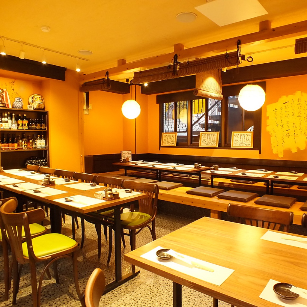 店内は気取らずに入れる、親しみやすい雰囲気たっぷり！仕事帰りについつい寄りたくなります。