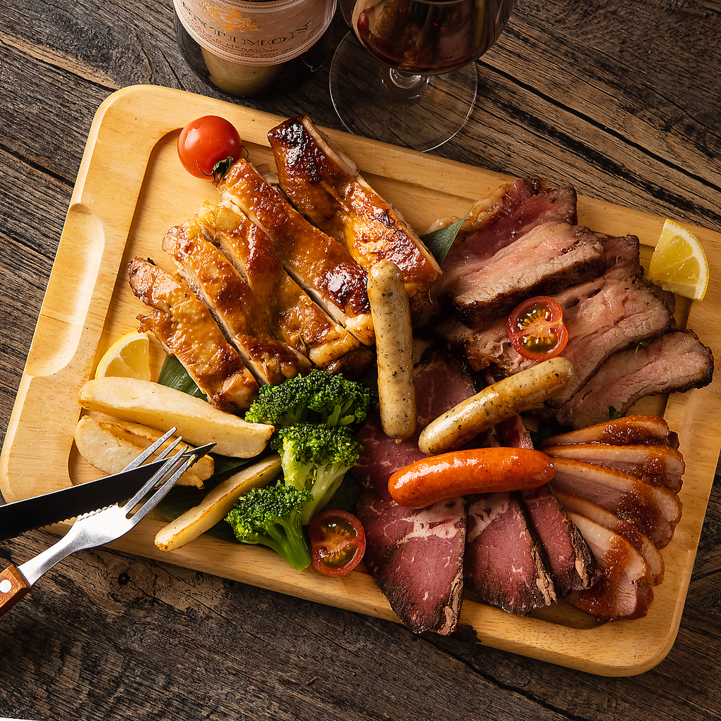 当店大人気のローストビーフもシュラスコもサイコロステーキも！