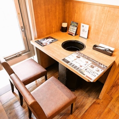 デートなどでも使える横並びのお席もご用意しております。