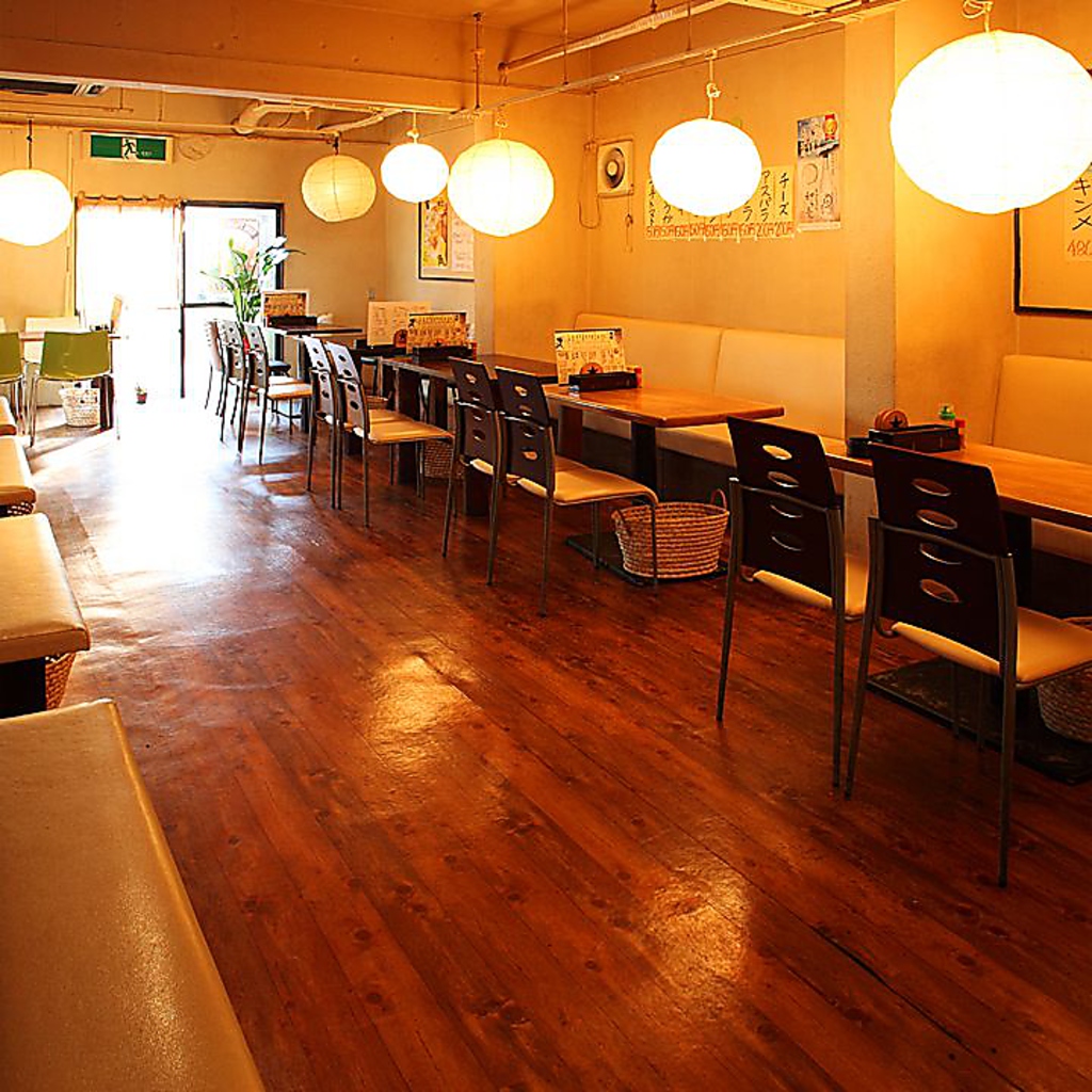 ゆったり寛げる開放感のある店内♪最大40名様まで貸切宴会もOK！