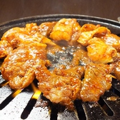 鉄板の隙間からの炎で表面を焼きます。