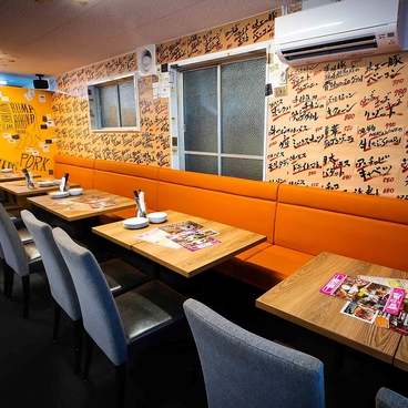 ワインホールグラマー WINEHALL GLAMOUR 上野 MEAT&WINEの雰囲気1