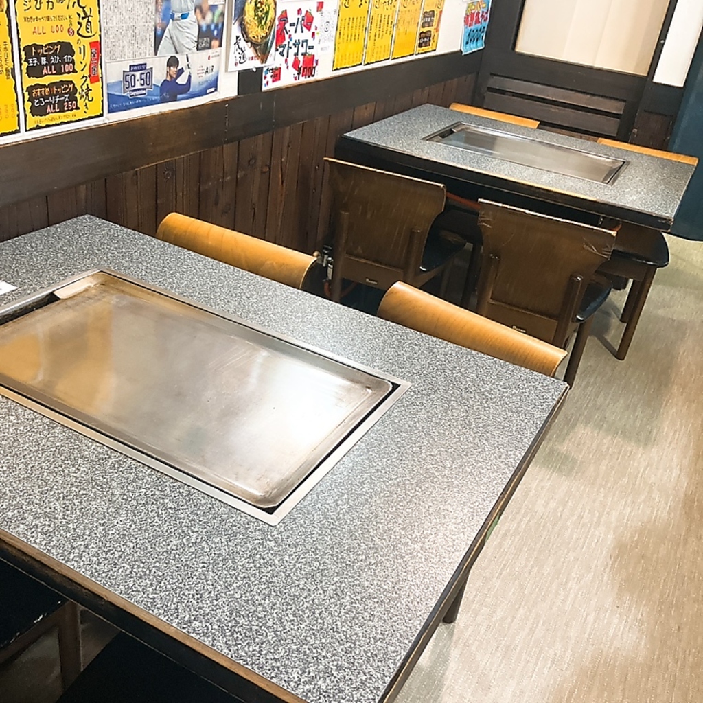 少人数のグループや、女子会、ご家族でのお食事にぴったりな4名様用テーブル席をご用意しています♪