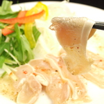 【宮崎県産　地鶏のカルパッチョ】新鮮な地鶏をさっと湯通し、サッパリとしたカルパッチョ！