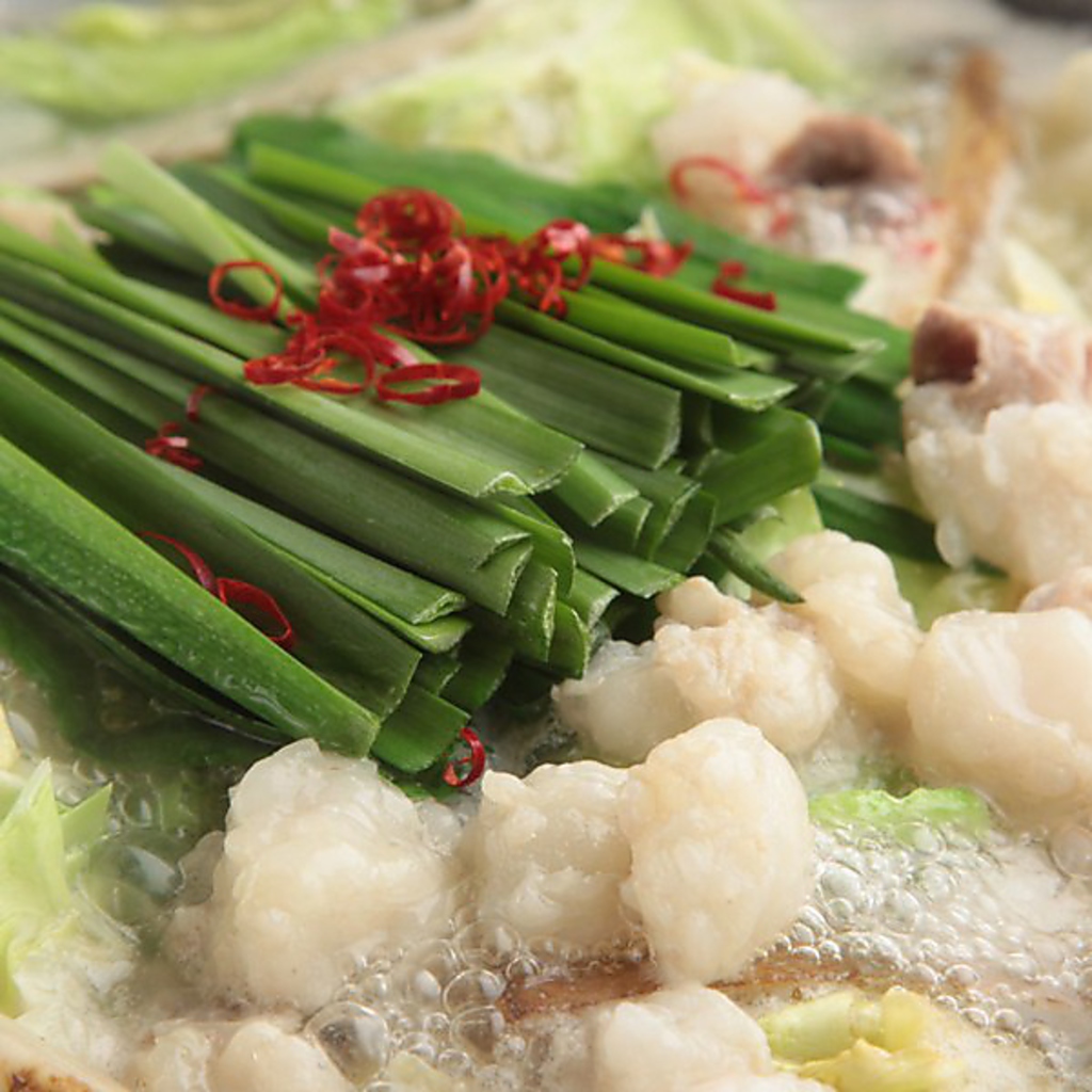 【人気鍋】大人気の「もつ鍋」！もつの旨みが野菜に浸み込んで絶品鍋に！