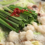 【人気鍋】大人気の「もつ鍋」！もつの旨みが野菜に浸み込んで絶品鍋に！