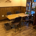 4名様のテーブル席です。テーブルの移動・連結が可能ですので、お客様の人数に合わせたお席をご用意します。