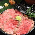 レアステーキ丼1078円(税込)