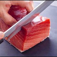 店主が目利きする旬魚を厳選仕入れ