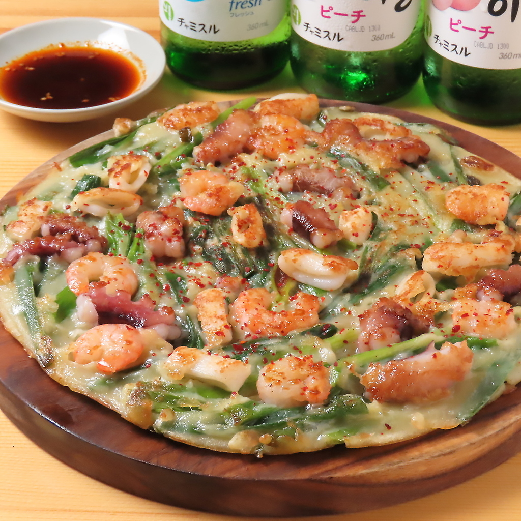 大人気の海鮮チヂミは満足度120%