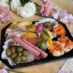 パーティーオードブル（2人前）　￥1.800（税込み）