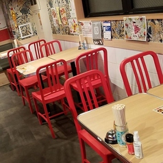 当店のテーブル席は、居心地の良さと賑やかさを兼ね備えた空間。色とりどりの内装が心を和ませ、食事と共に笑い声が響き渡ります。仲間と一緒に、心ゆくまで「かちてば」を堪能しませんか?美味しいお酒もございます◎