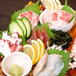 市場直送の海鮮をリーズナブルに！鮮度抜群の刺盛りは必食！