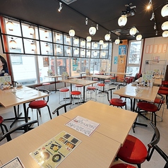 1～2人で気軽に使える酒場です。仕事帰りにちょっと飲みたい時や友達と軽く集まりたい時にぴったり。炭火の香ばしい串焼きと一杯を、落ち着いた雰囲気の中でゆっくり楽しめます。ひとりでも気兼ねなく過ごせる、使い勝手のいいお店です。