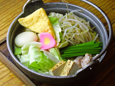 昼は麺屋、夜は麺屋居酒屋とシーンに合わせて利用。明るく元気よく笑顔になれる店。