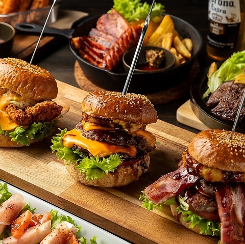 肉の旨味溢れる本格ハンバーガーをご提供