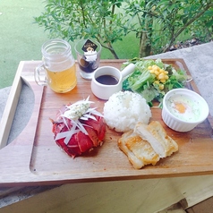 ローストビーフ＆チキンのウッドプレートランチ