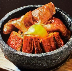 国産ウナギとA5黒毛和牛の石焼ビビンバ