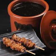 備長炭で職人が焼き上げる焼鳥は絶品！