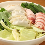 人気の担々鍋！豚の旨みと特製のスープが最高のコラボレーション！