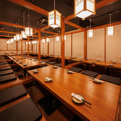 会社宴会や大型宴会・パーティーにピッタリな広々個室をご用意！柔らかな照明灯る優美な空間が特別なご宴会を演出します♪旬の味覚愉しむ本格料理と銘酒で贅沢なご宴会をお楽しみ下さい