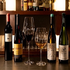 8名様から貸切可能となっております。少人数宴会の2次会・3次会に。当店は翌3時まで営業しておりますので、時間を気にせずゆっくりとお寛ぎ頂けます。