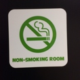 お煙草が苦手な方に嬉しい禁煙席もございます。カラオケは好きなのに臭いが気になるあなたにピッタリ！※お部屋に限りがございます為、場合によりご案内できない可能性がございますのでご了承願います。