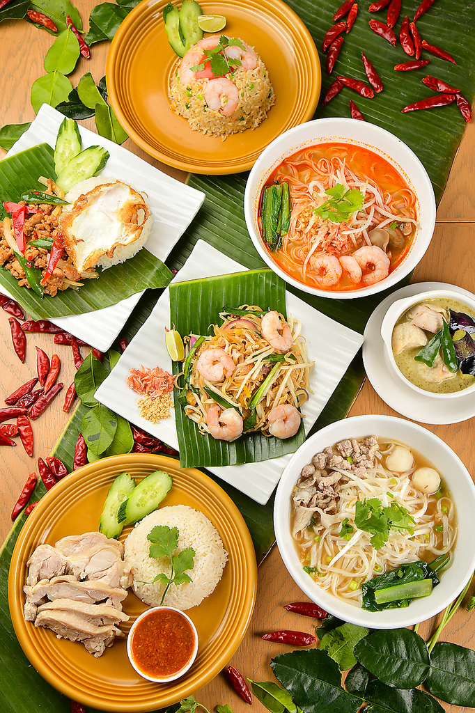 【ランチタイム】 人気のオーダービュッフェやランチセットで、タイの味をお楽しみいただけます。