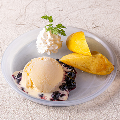 スイートポテトバニラ　ブルーベリーソース