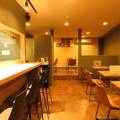 当店は、11名から16名までの貸切が可能です。大切なイベントやお集まりにぴったりのプライベート空間で、シェフの技を目の前で楽しむことができます。心地よい雰囲気の中で、特別な料理を囲んで思い出に残るひとときをお過ごしください。