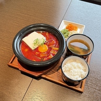 魚介の旨味が凝縮！五感で味わう熱々スンドゥブチゲ定食
