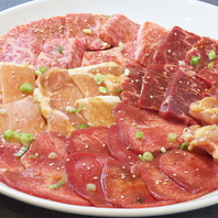 牛タン・カルビも！ボリューム満点の厳選焼肉盛り合わせ