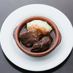 牛ホホ肉の赤ワイン煮