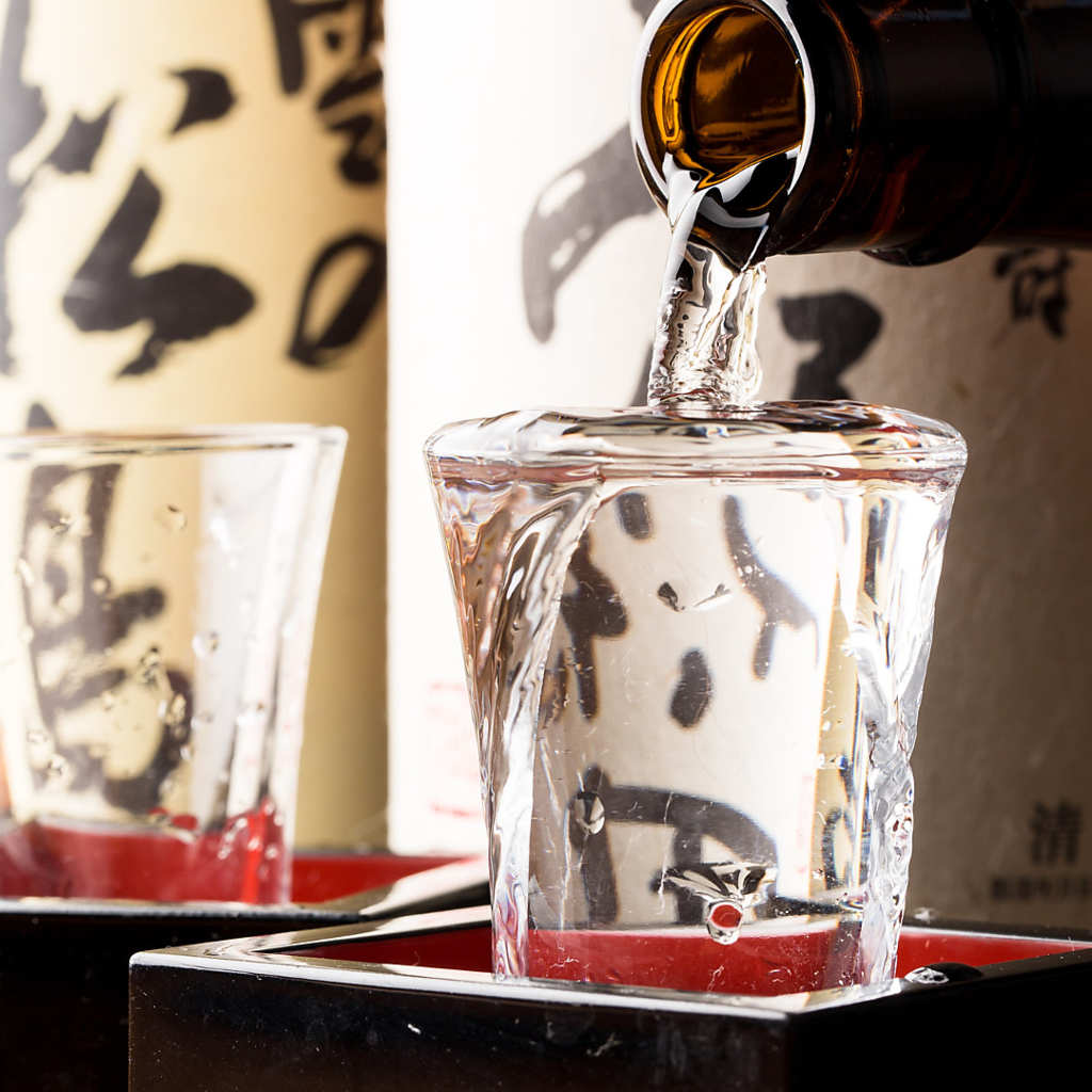 厳選した日本酒・焼酎を豊富にご用意！ 多彩な銘柄から、お好みの逸品がきっと見つかります。