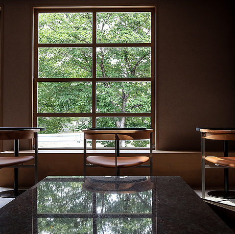 【カフェ／ランチ】上賀茂神社から徒歩3分 賀茂川のほとりに佇む上質な空間