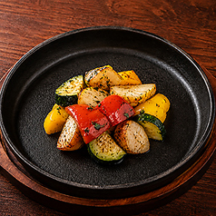 彩りごろごろ野菜の熱々鉄板焼き
