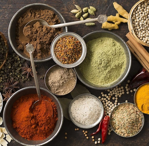 NO BEEF NO PORK 厳選されたスパイス香るモダンインド料理をお楽しみください