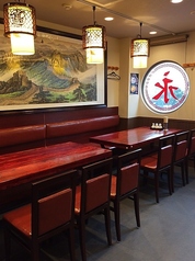 広々としたテーブル席をご用意しております。