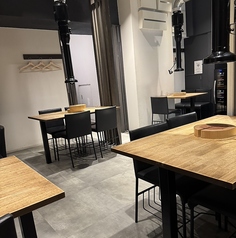 ゆったり話せる2名席はデートにも◎