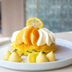 【夏限定】桃とレモンのさっぱりヨーグルトクリームパンケーキ